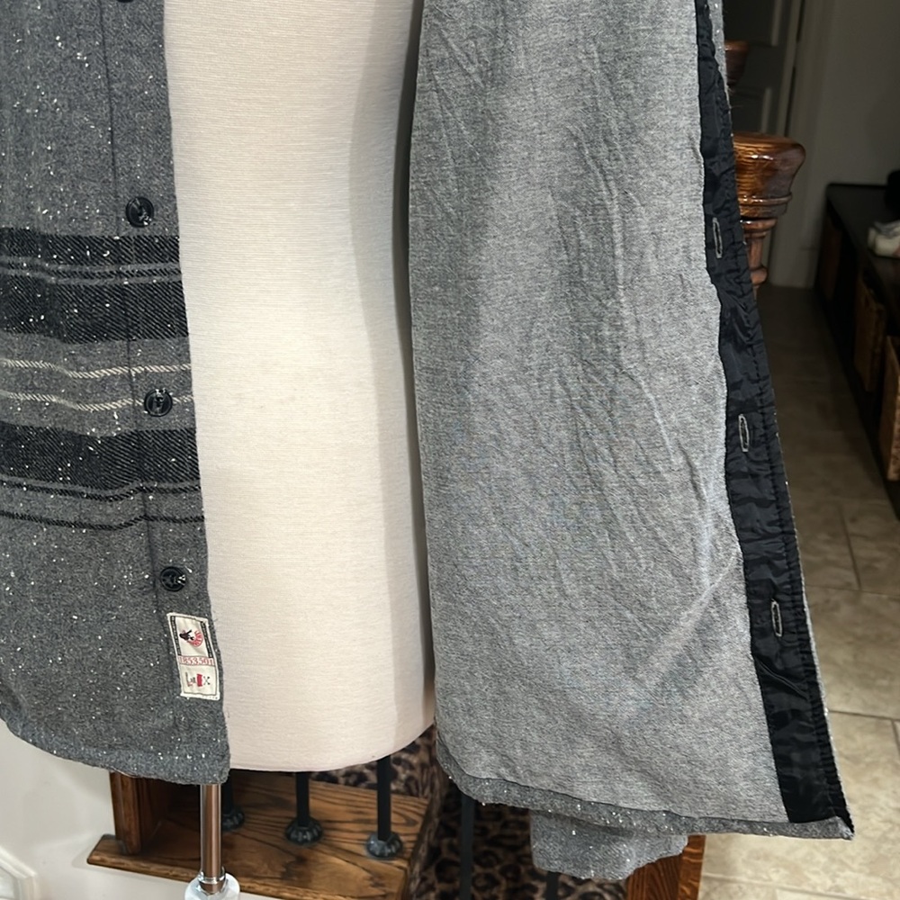 Levi’s Flannel Button Down Shirt/Shacket Gray Ful… - image 5